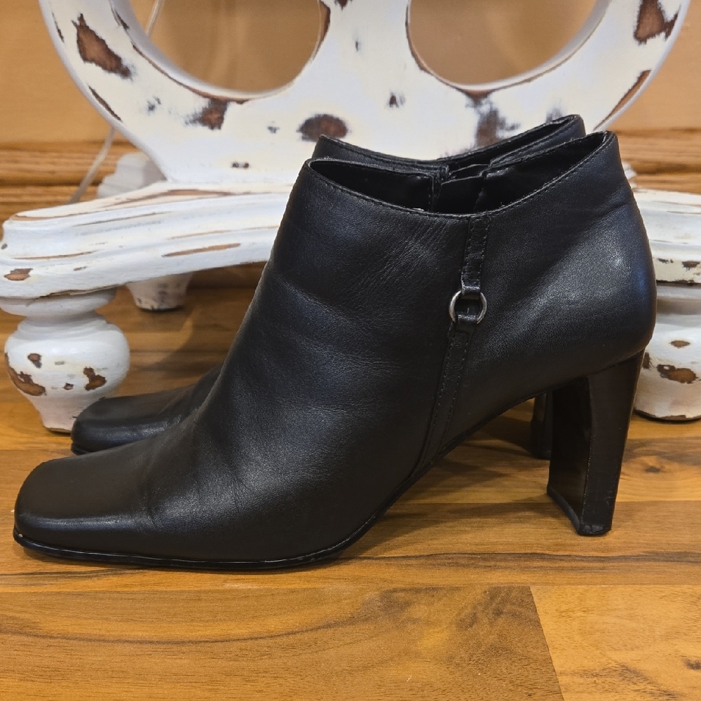 Westies Black Women's Leather Ankle Boots - Classic Block Heel